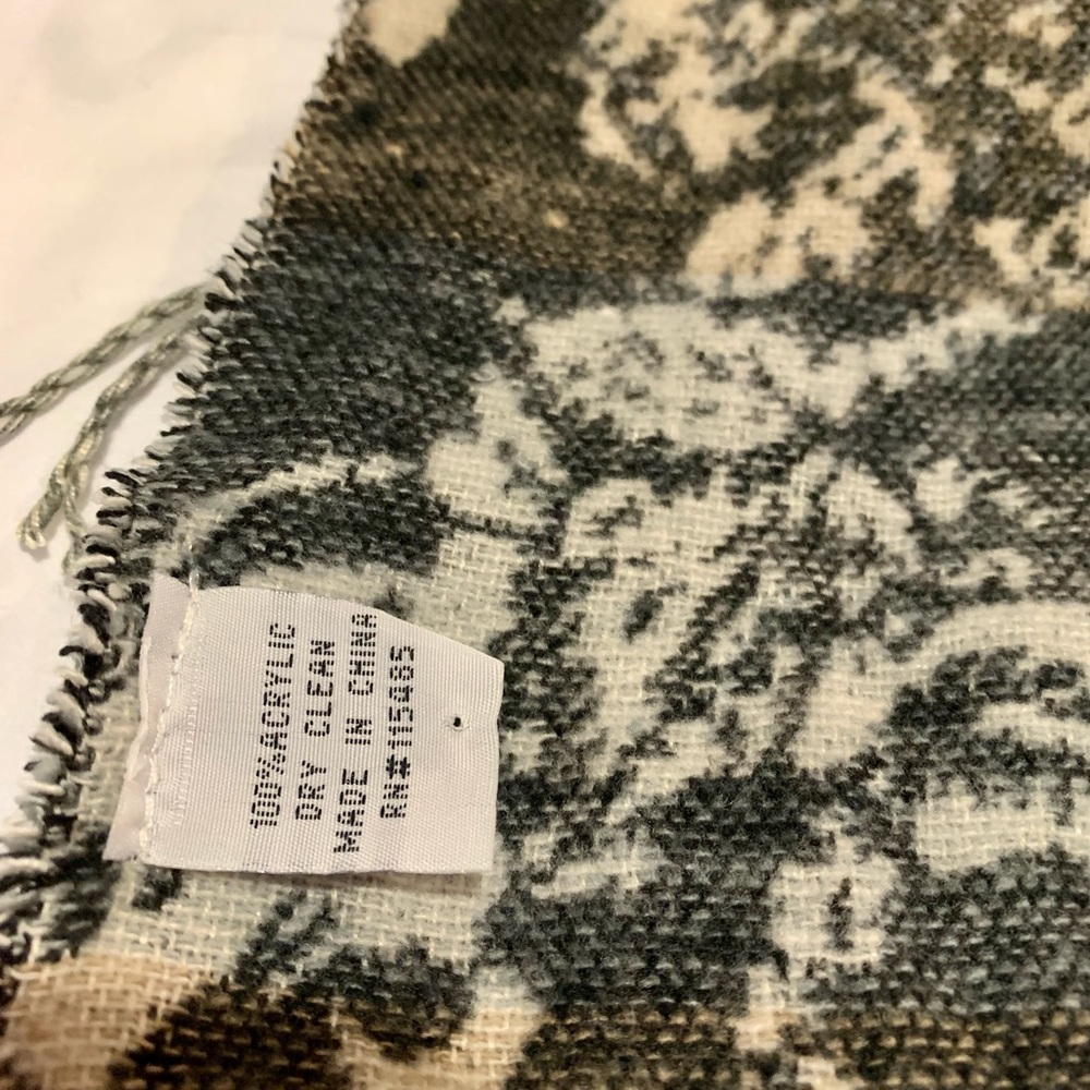 Women’s scarf duo - Picture 2 of 5